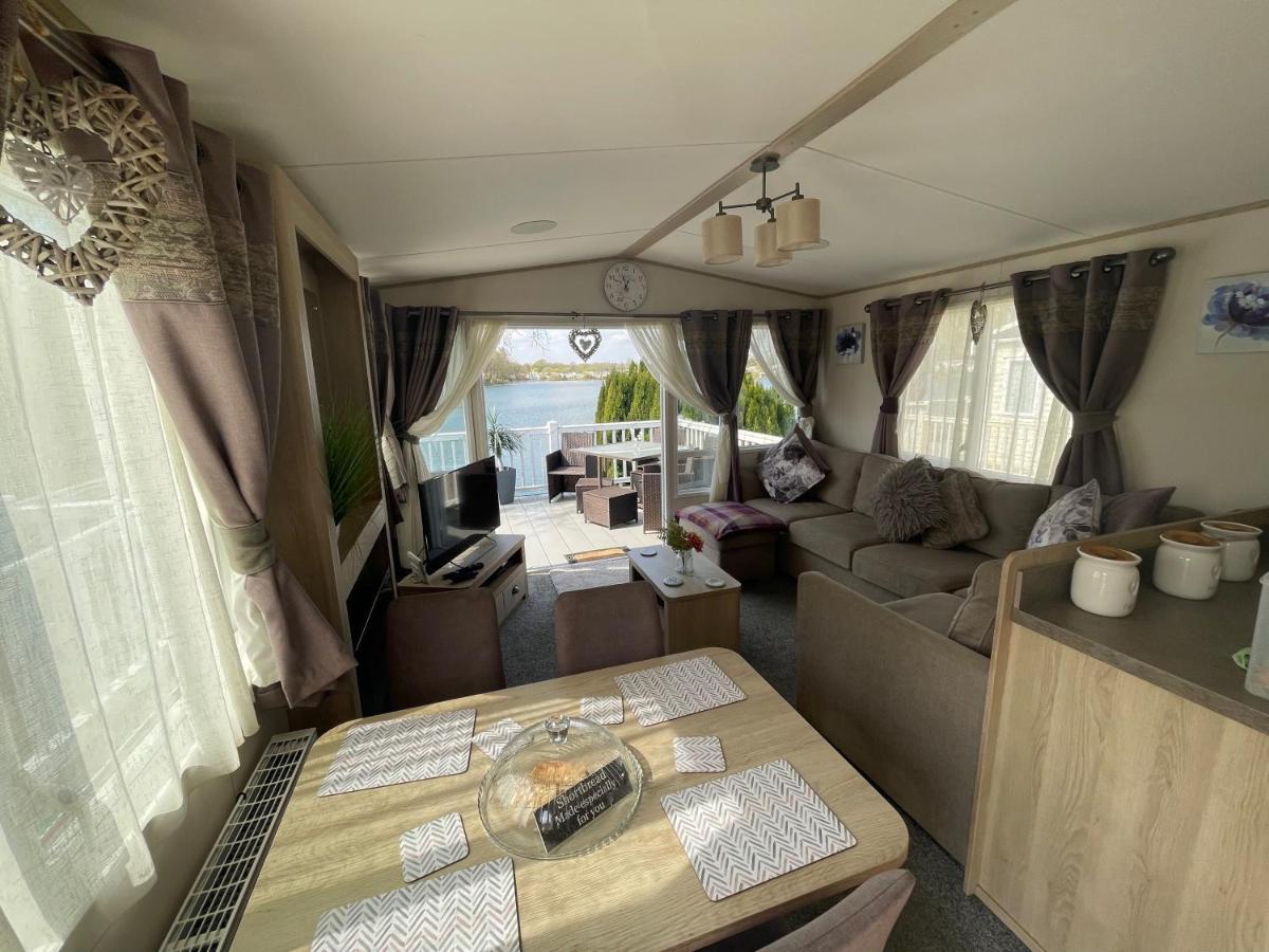 Lakeside Retreat 4 With Hot Tub, Private Fishing Peg Situated At Tattershall Lakes Country Park 외부 사진